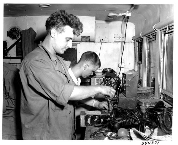 M30 Signal Corps general repair truck - RadioNerds